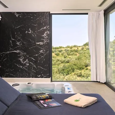 Villa Beautiful Monte With Pool *