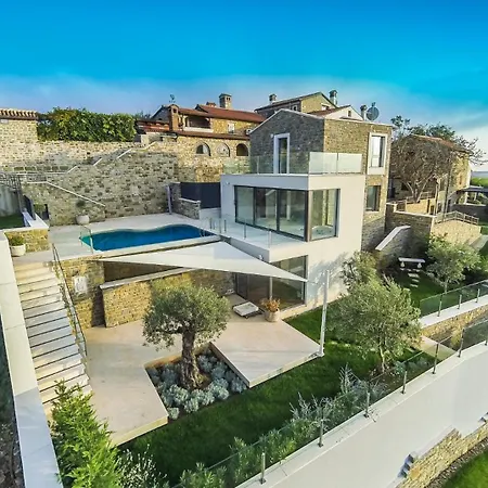 Beautiful Monte With Pool