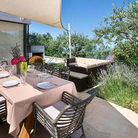 Villa Beautiful Monte With Pool *