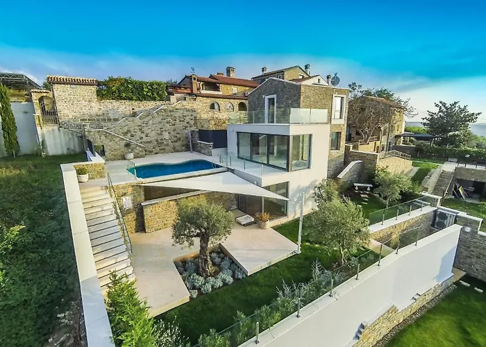 Beautiful Monte With Pool