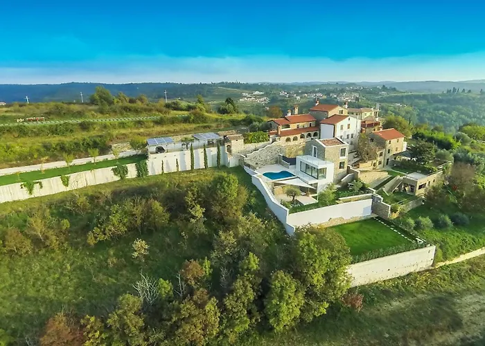 Beautiful Monte With Pool