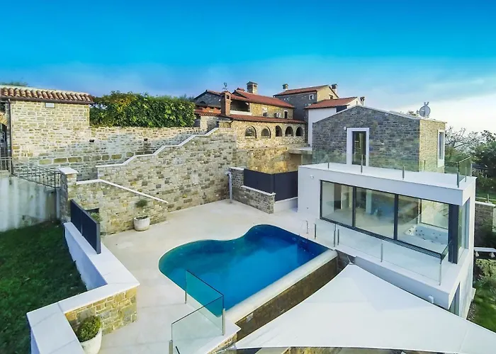 Beautiful Monte With Pool Villa *