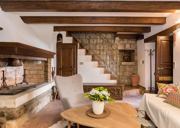 Beautiful Monte With Pool Villa