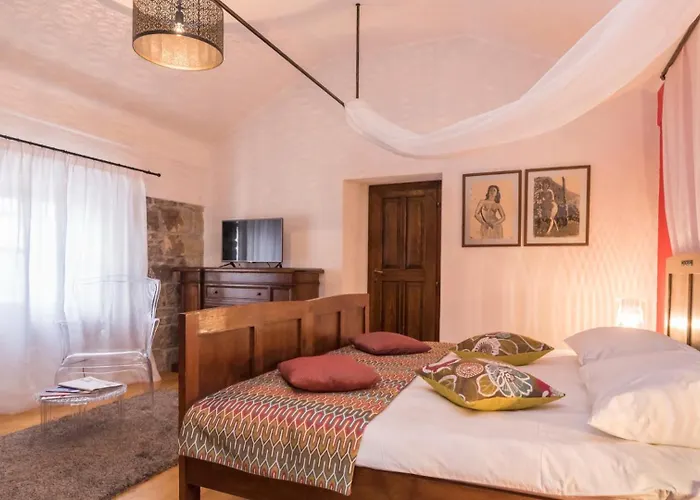 Beautiful Monte With Pool Villa