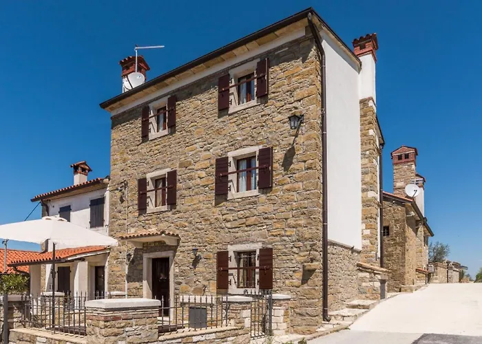 Beautiful Monte With Pool