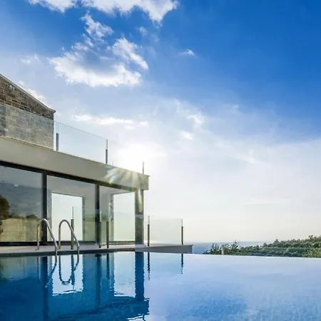 Beautiful Monte With Pool 빌라 *