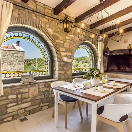 Beautiful Monte With Pool Buje