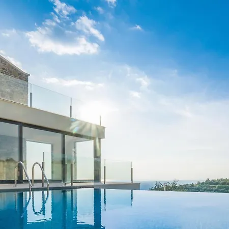 Beautiful Monte With Pool Villa *