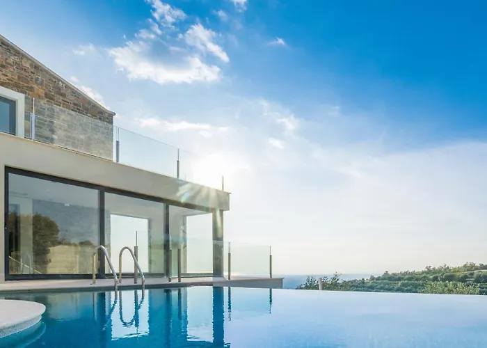 Beautiful Monte With Pool Villa *